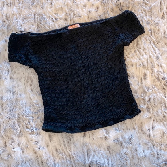 Off the shoulder smocked crop Black tee shirt Wishful Thinking Small - Picture 2 of 7